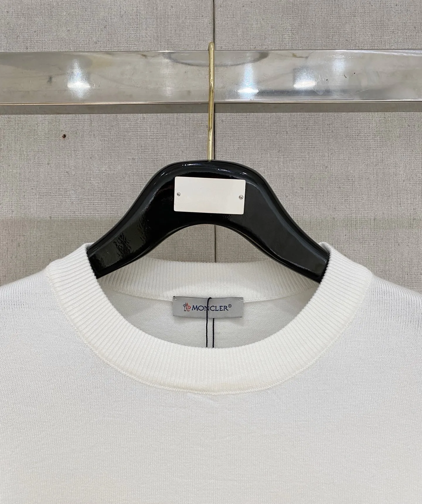 P110，〖 𝐌𝐎𝐍𝐂𝐋𝐄𝐑~ 〗 Premium Series Premium Factory Quality 、 、 ： Black White Sizes：M L XL 2XL 3XL